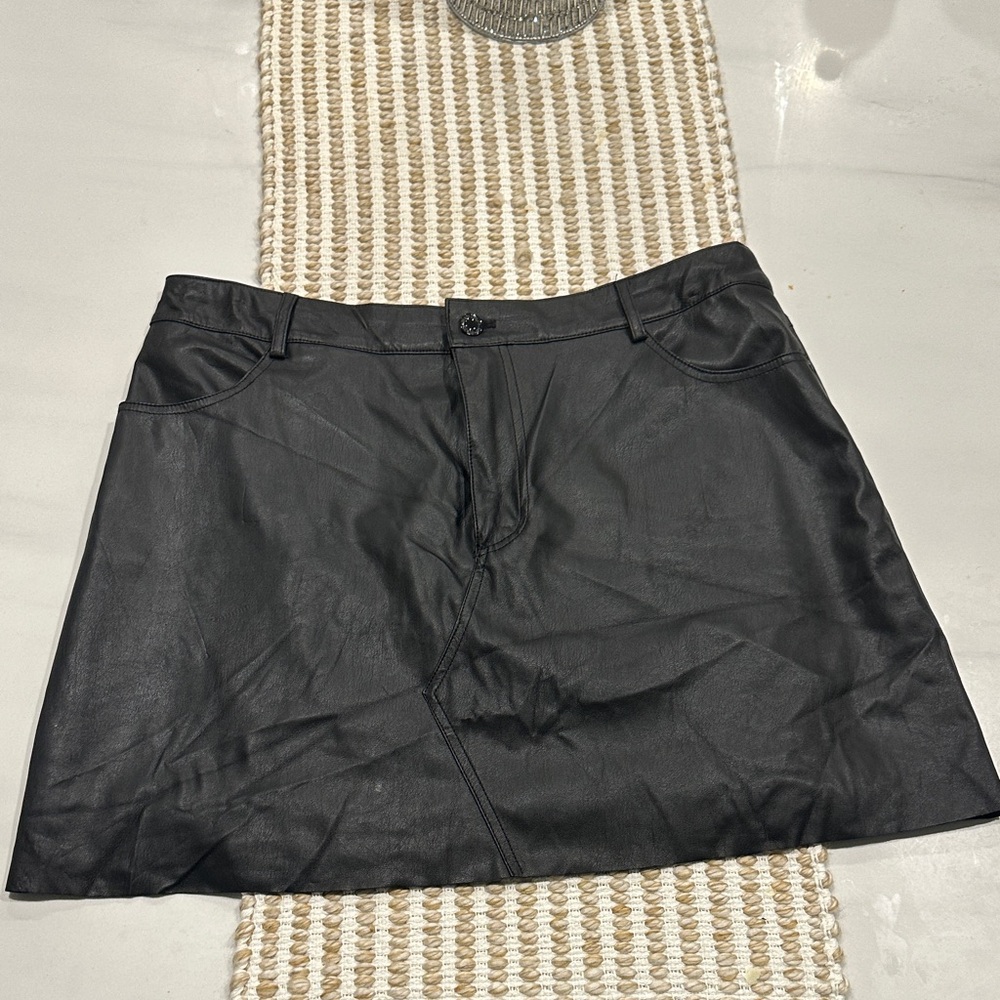 Guess Black Mini Skirt